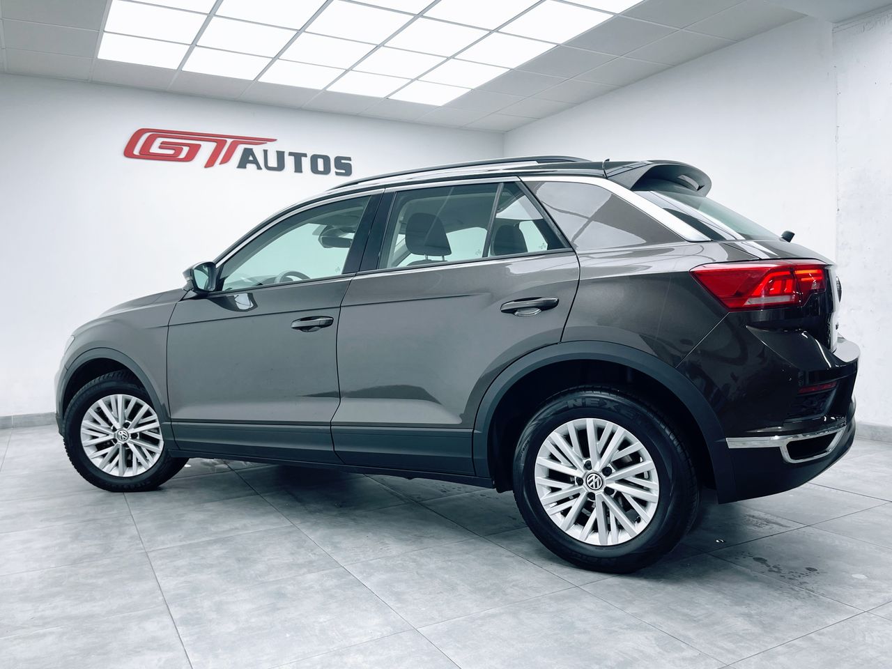 Foto Volkswagen T-Roc 23