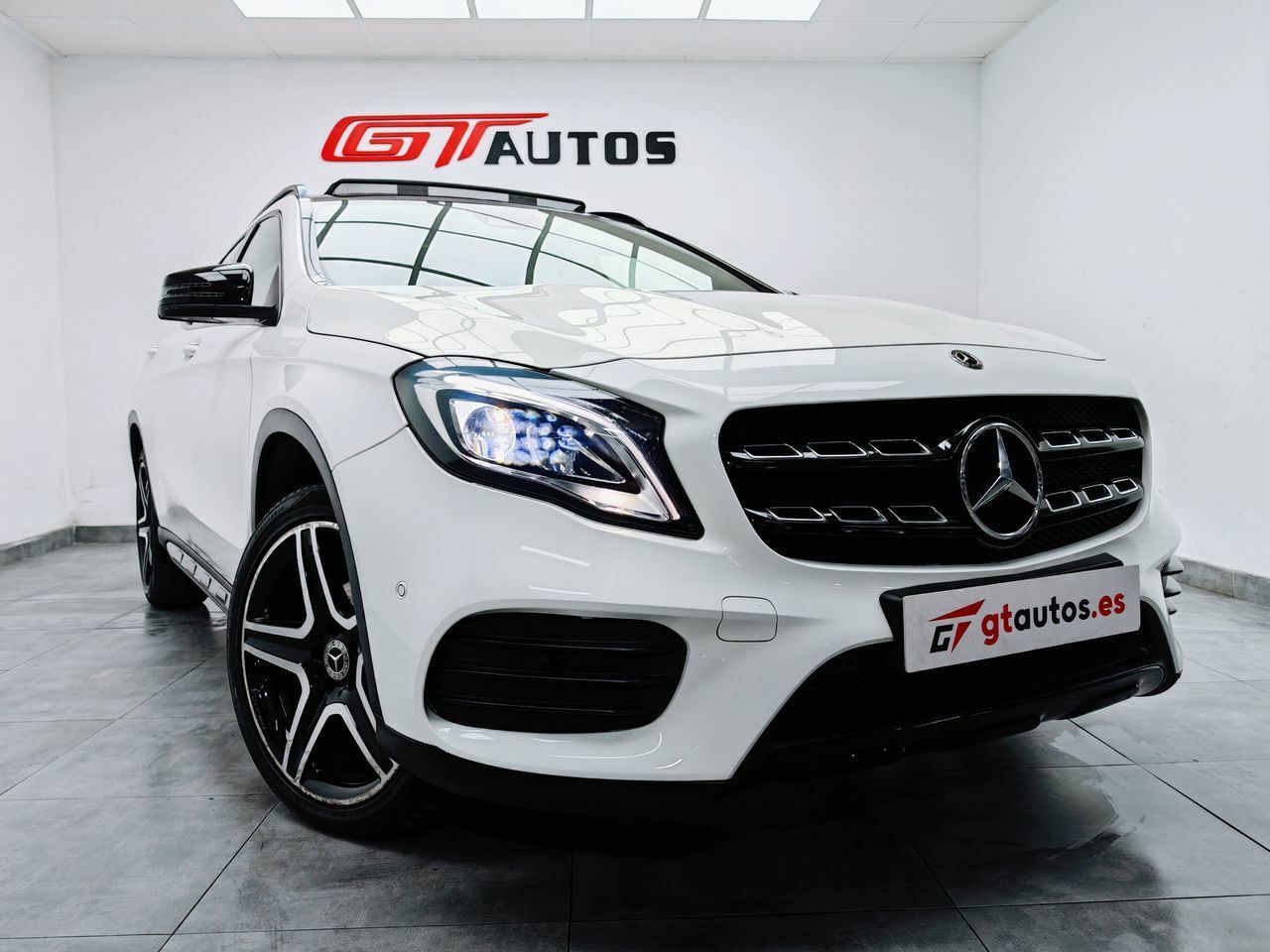Foto Mercedes-Benz Clase GLA 15