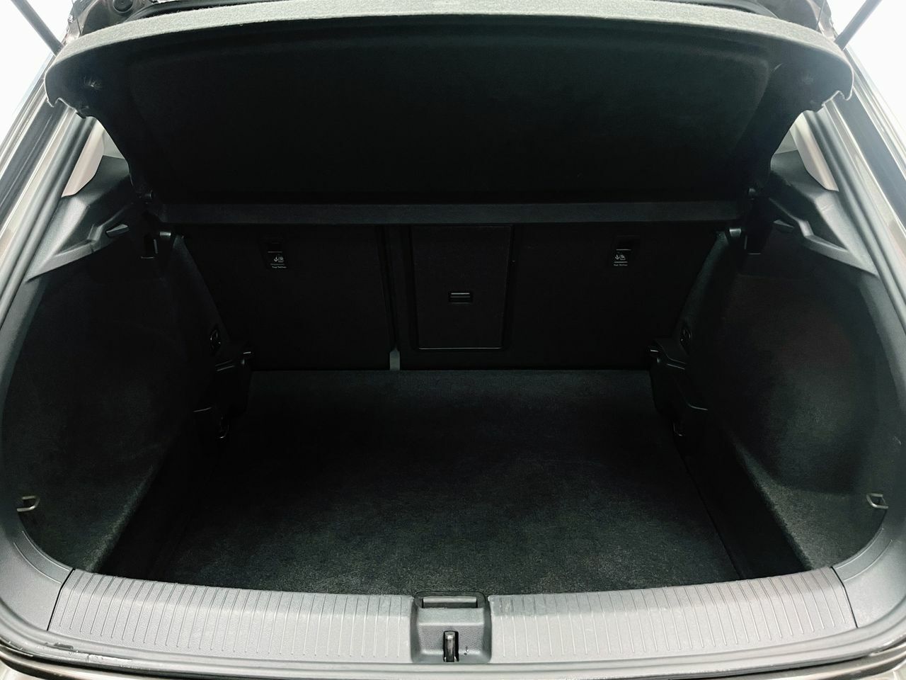 Foto Volkswagen T-Roc 25