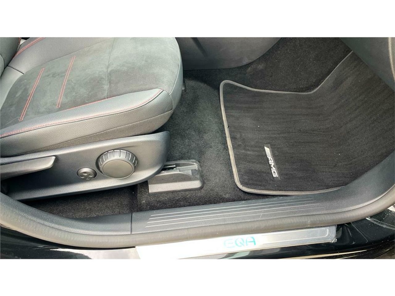 Foto Mercedes-Benz EQA 12