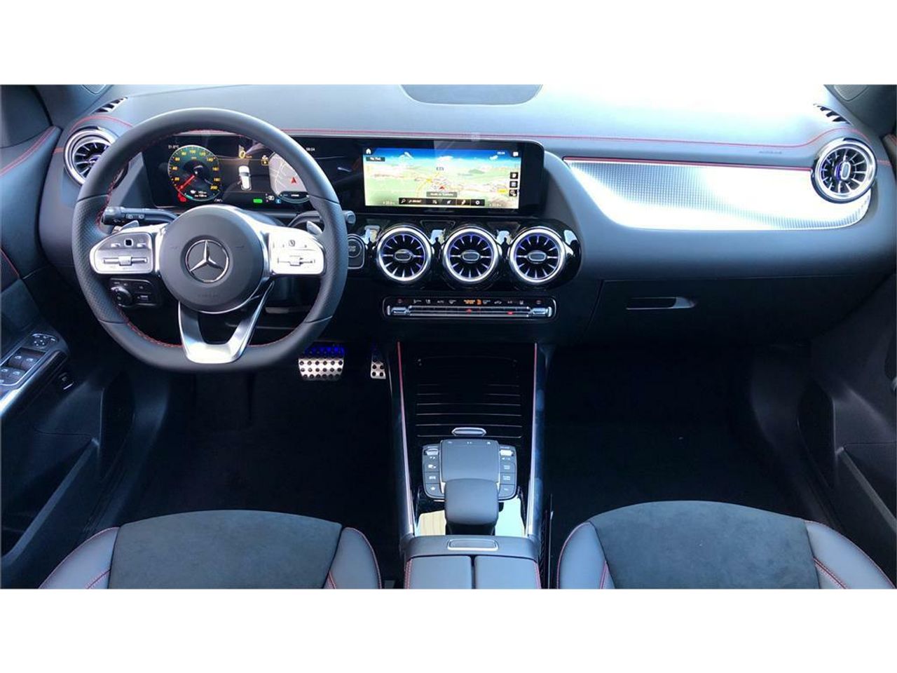Foto Mercedes-Benz EQA 8