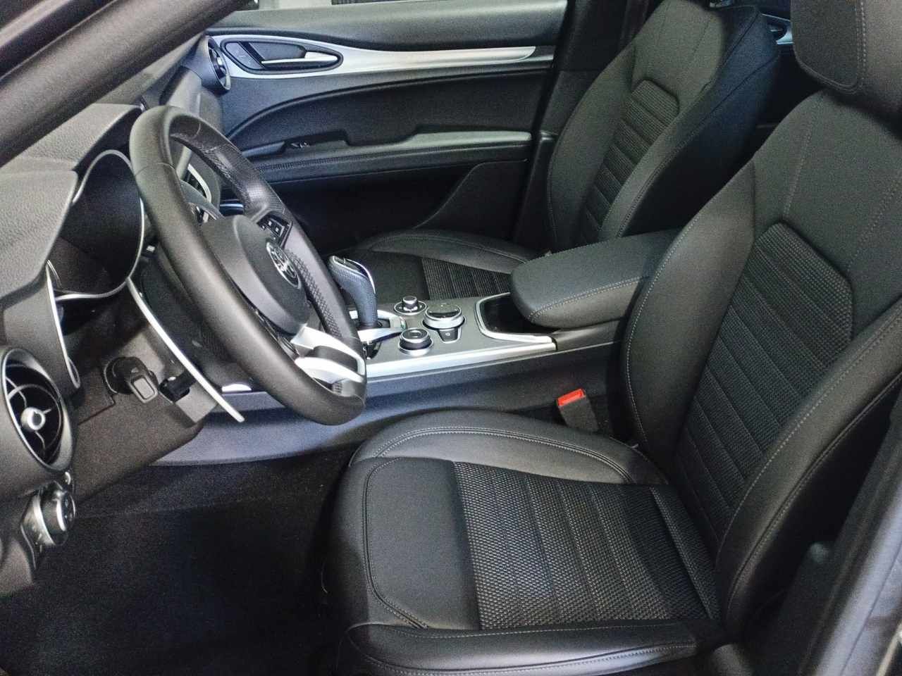 Foto Alfa Romeo Stelvio 9