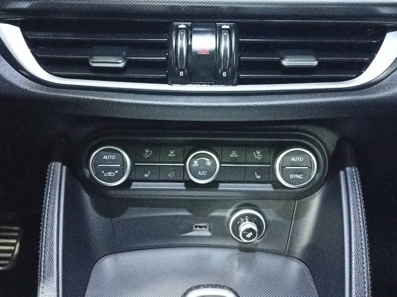 Foto Alfa Romeo Stelvio 15