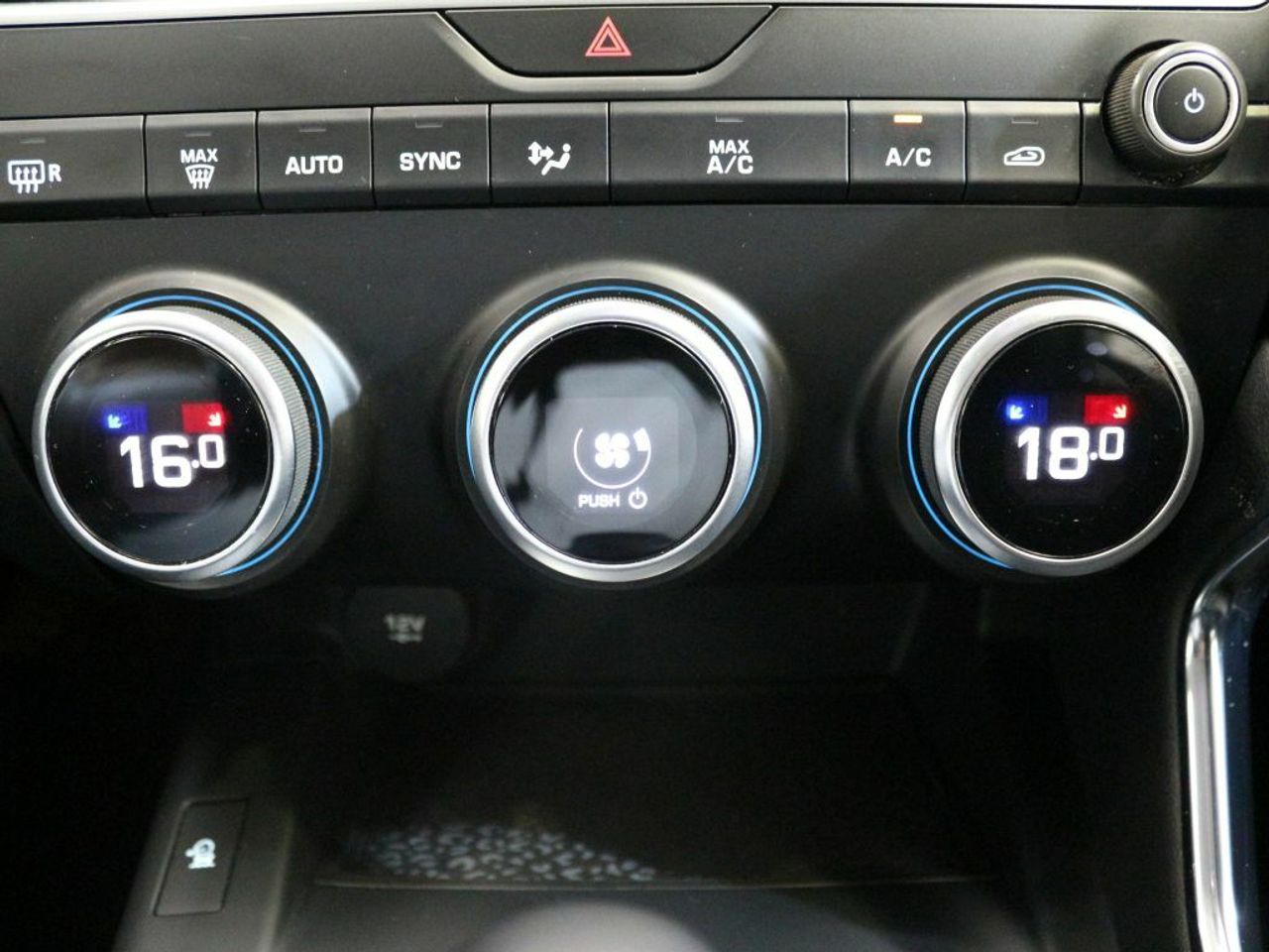 Foto Jaguar E-Pace 28