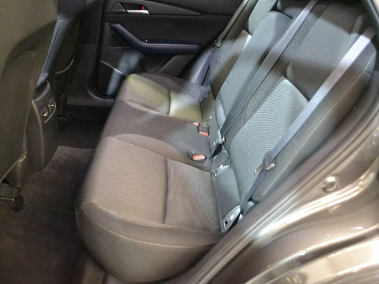 Foto Mazda CX-30 10