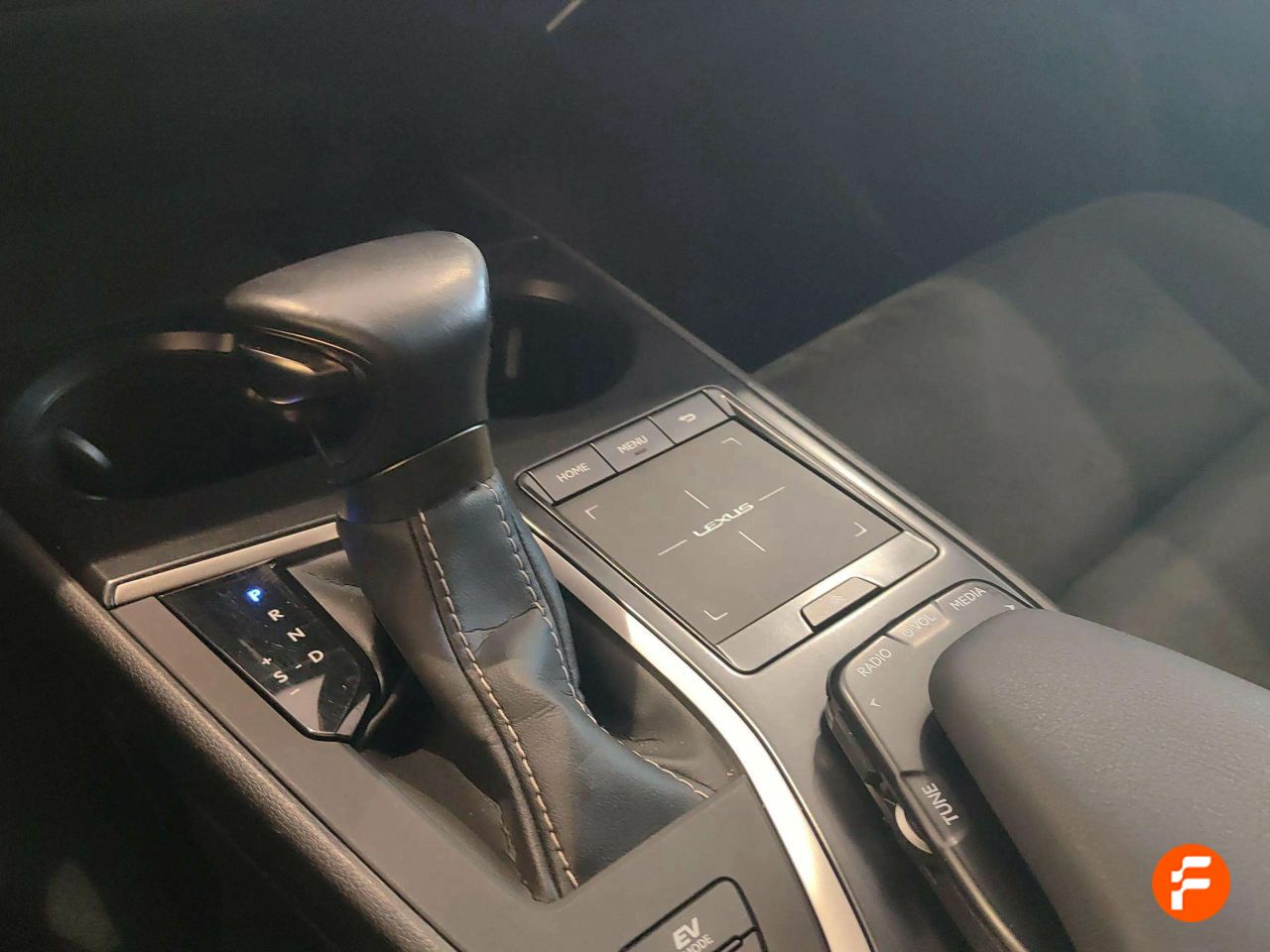 Foto Lexus UX 16
