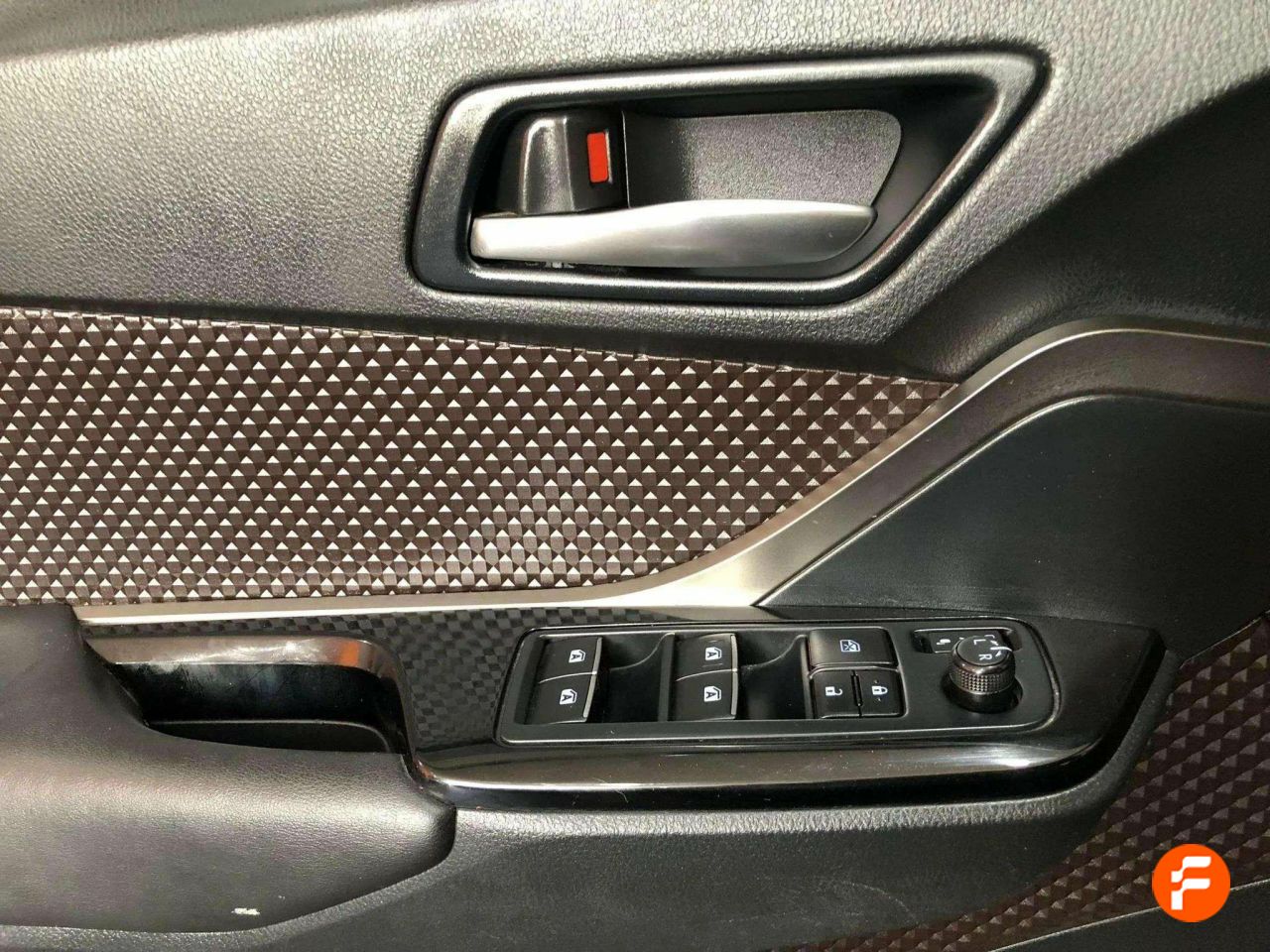 Foto Toyota C-HR 15