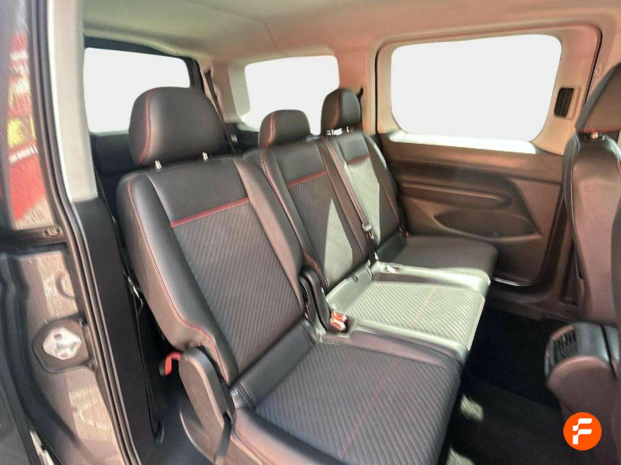 Foto Ford Tourneo Connect 16