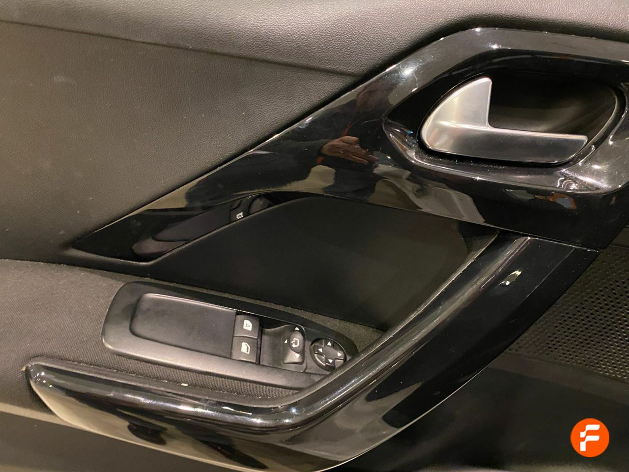 Foto Peugeot 208 10
