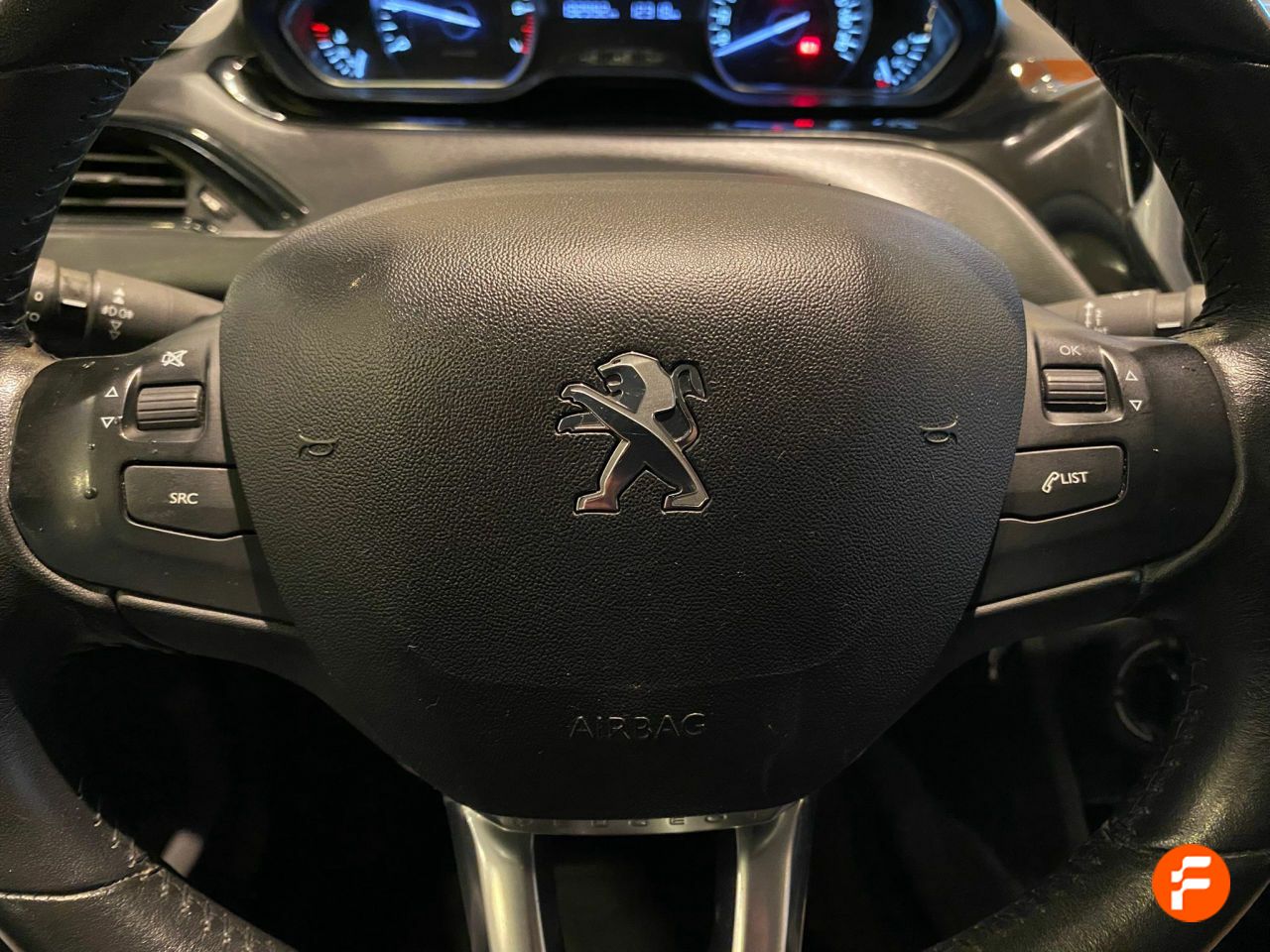 Foto Peugeot 208 14