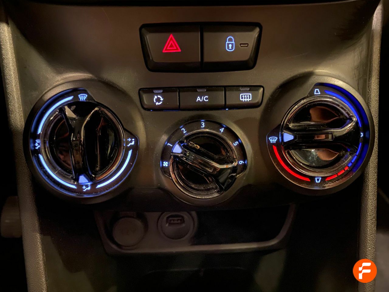 Foto Peugeot 208 23