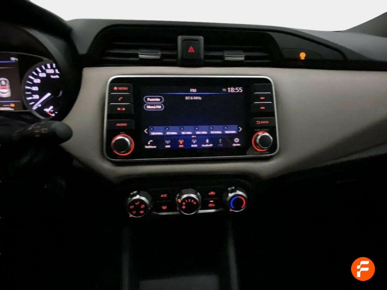 Foto Nissan Micra 12