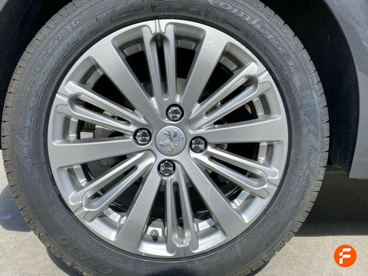 Foto Peugeot 208 16