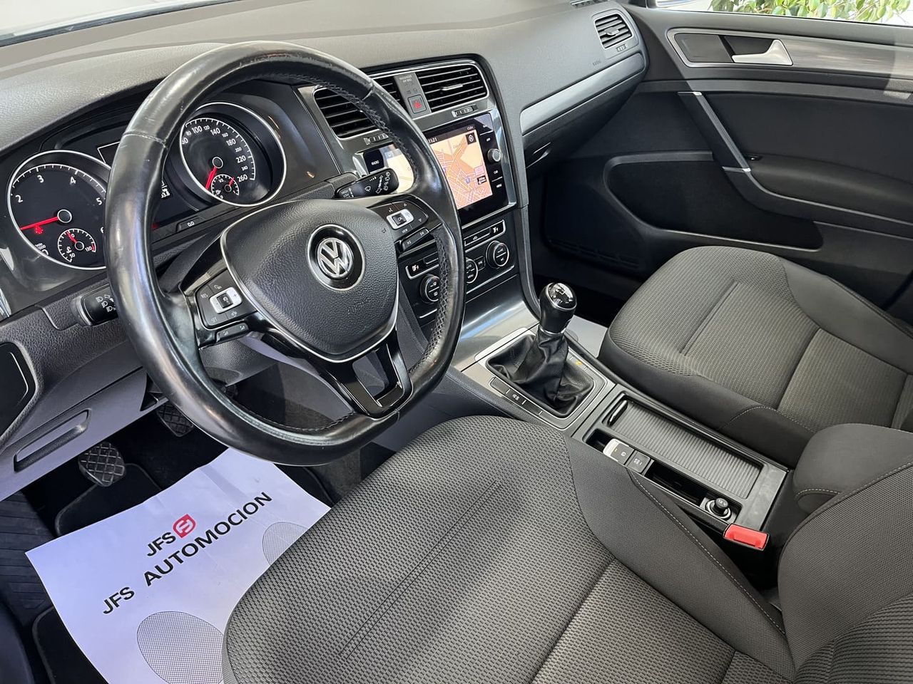 Foto Volkswagen Golf 8