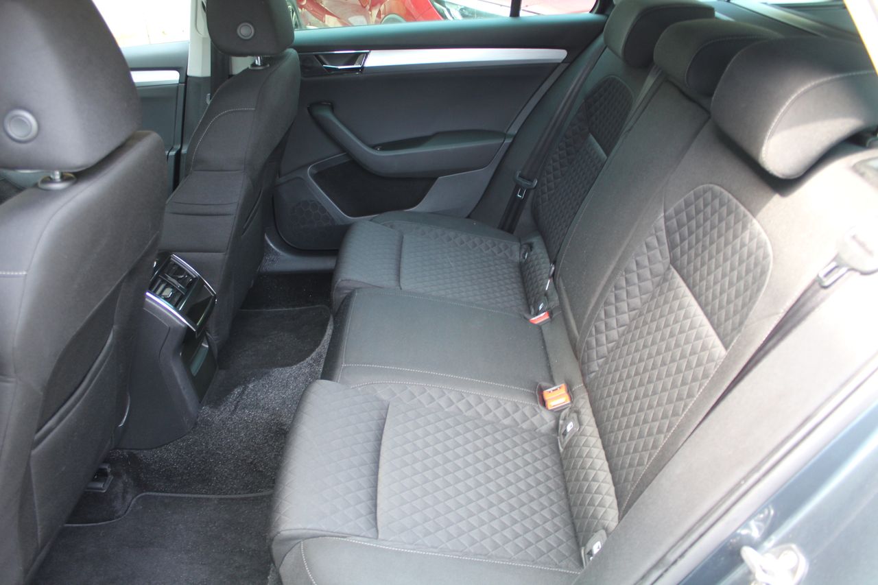 Foto Skoda Superb 9
