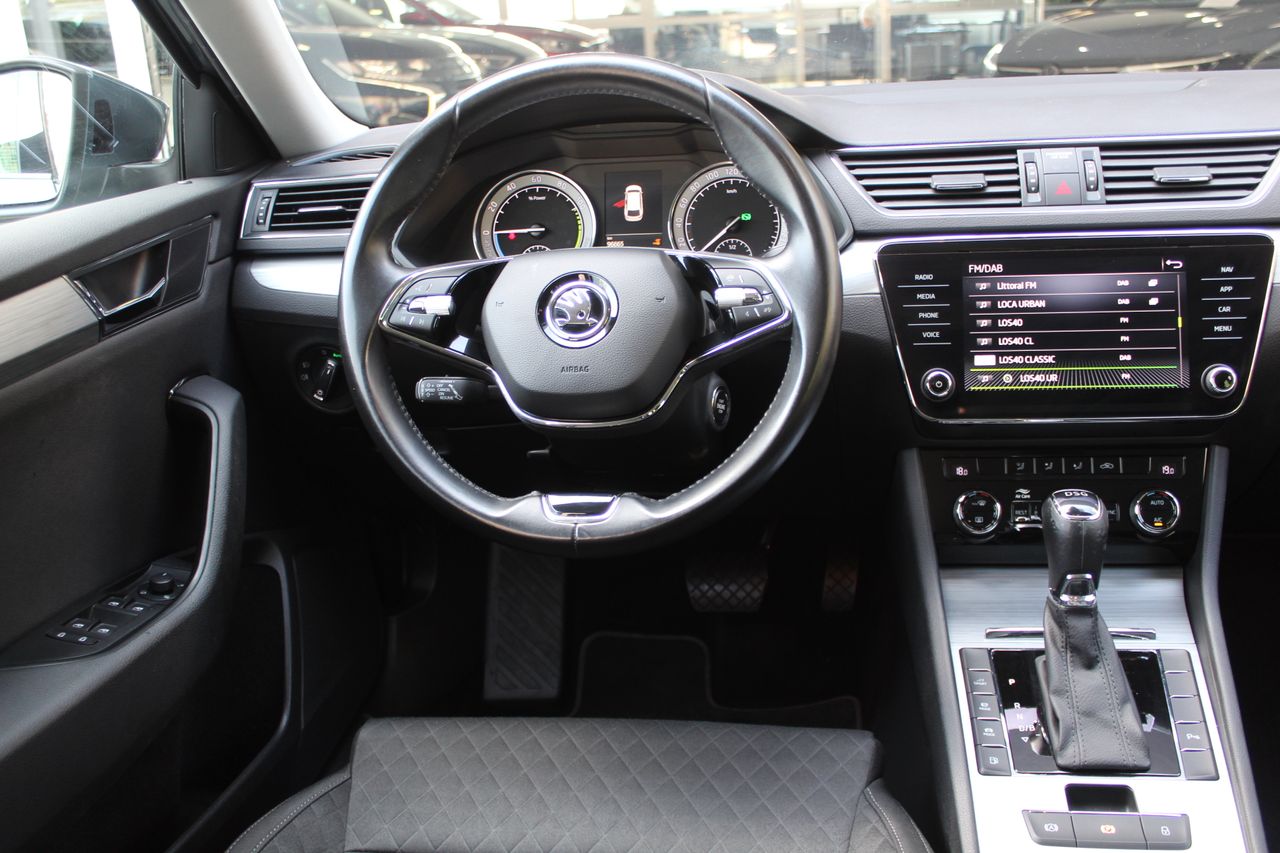 Foto Skoda Superb 11