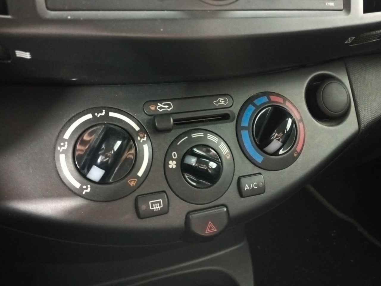 Foto Nissan Micra 15