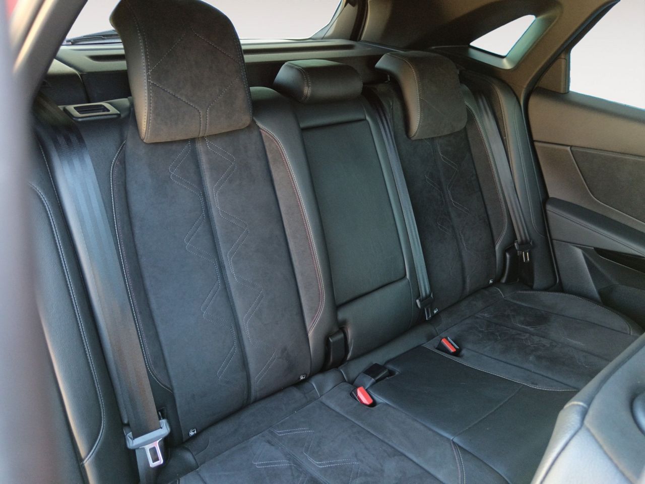 Foto DS Automobiles DS 7 9