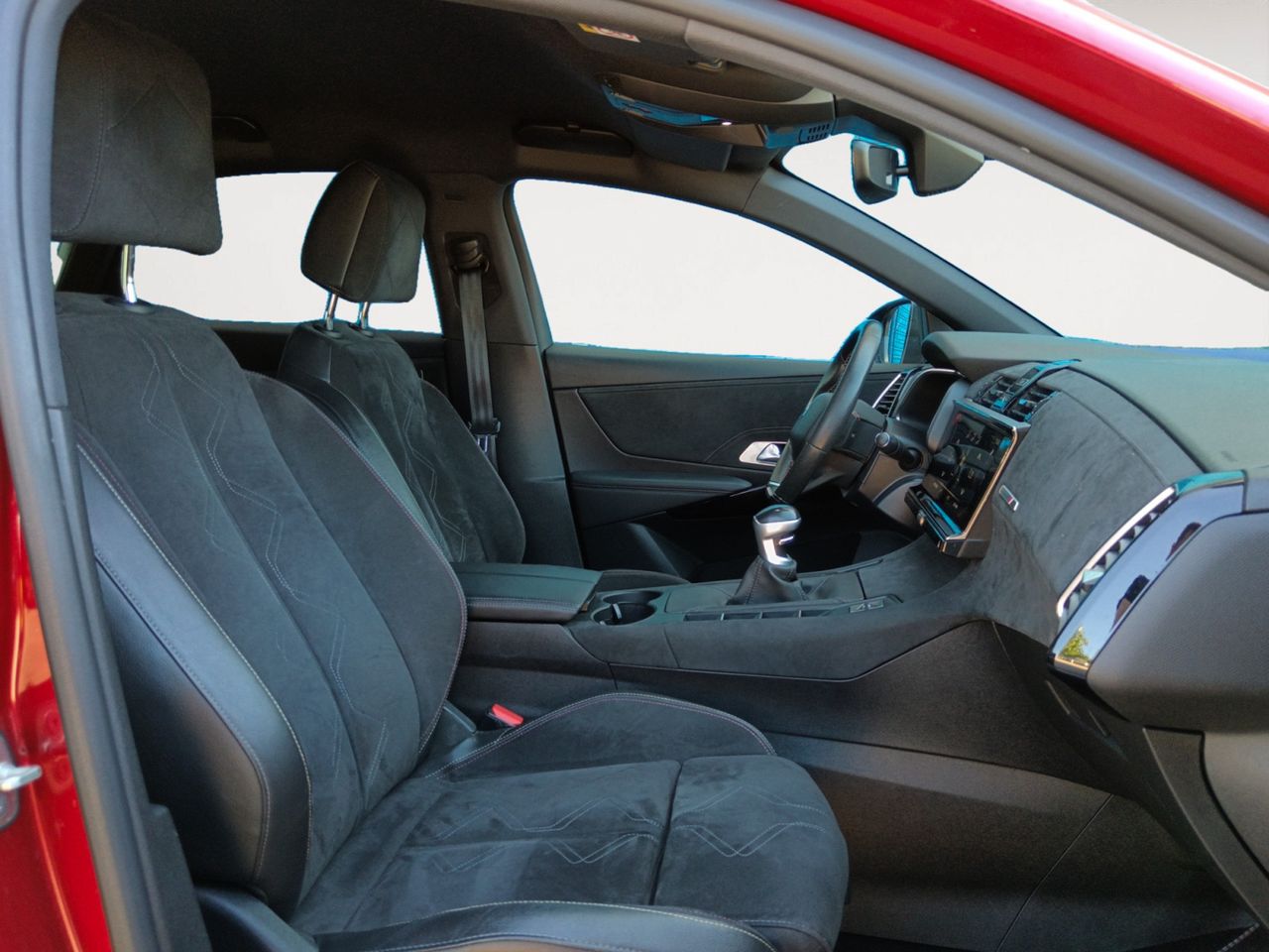 Foto DS Automobiles DS 7 10
