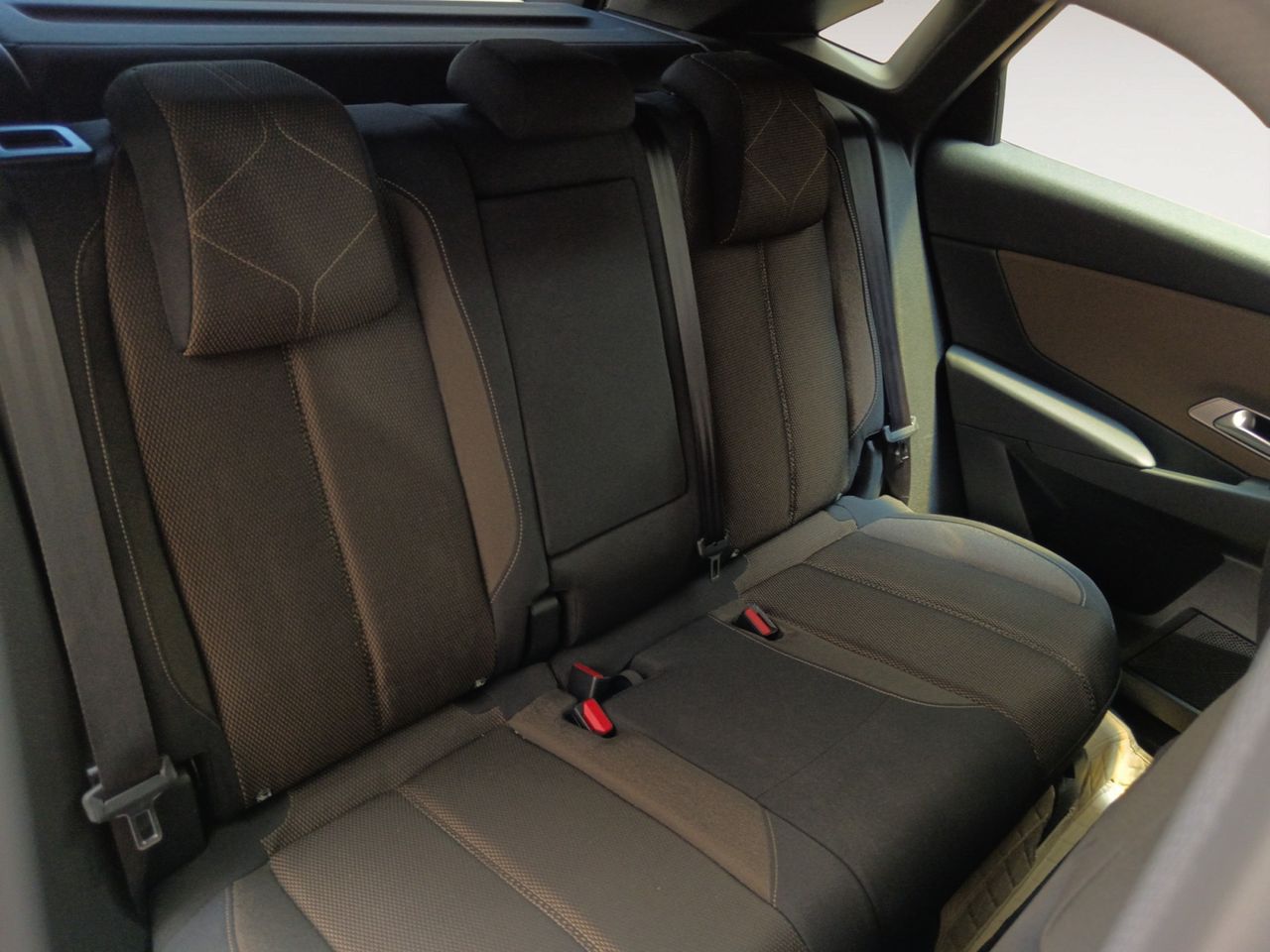Foto DS Automobiles DS 7 9