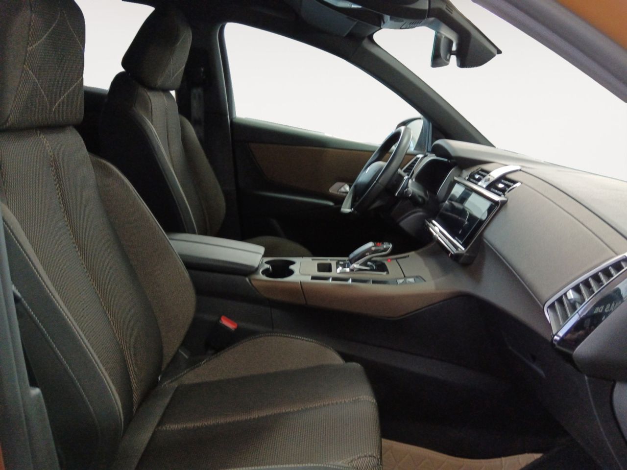 Foto DS Automobiles DS 7 10