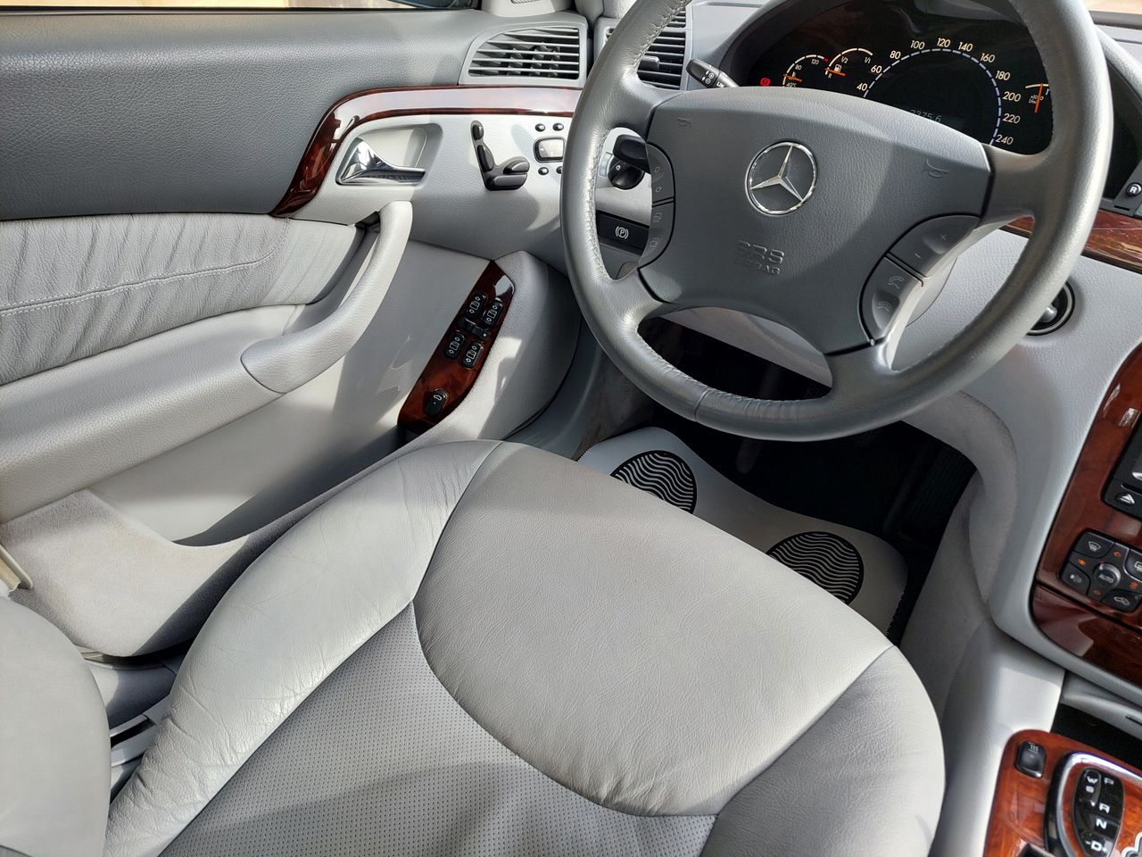 Foto Mercedes-Benz Clase S 64
