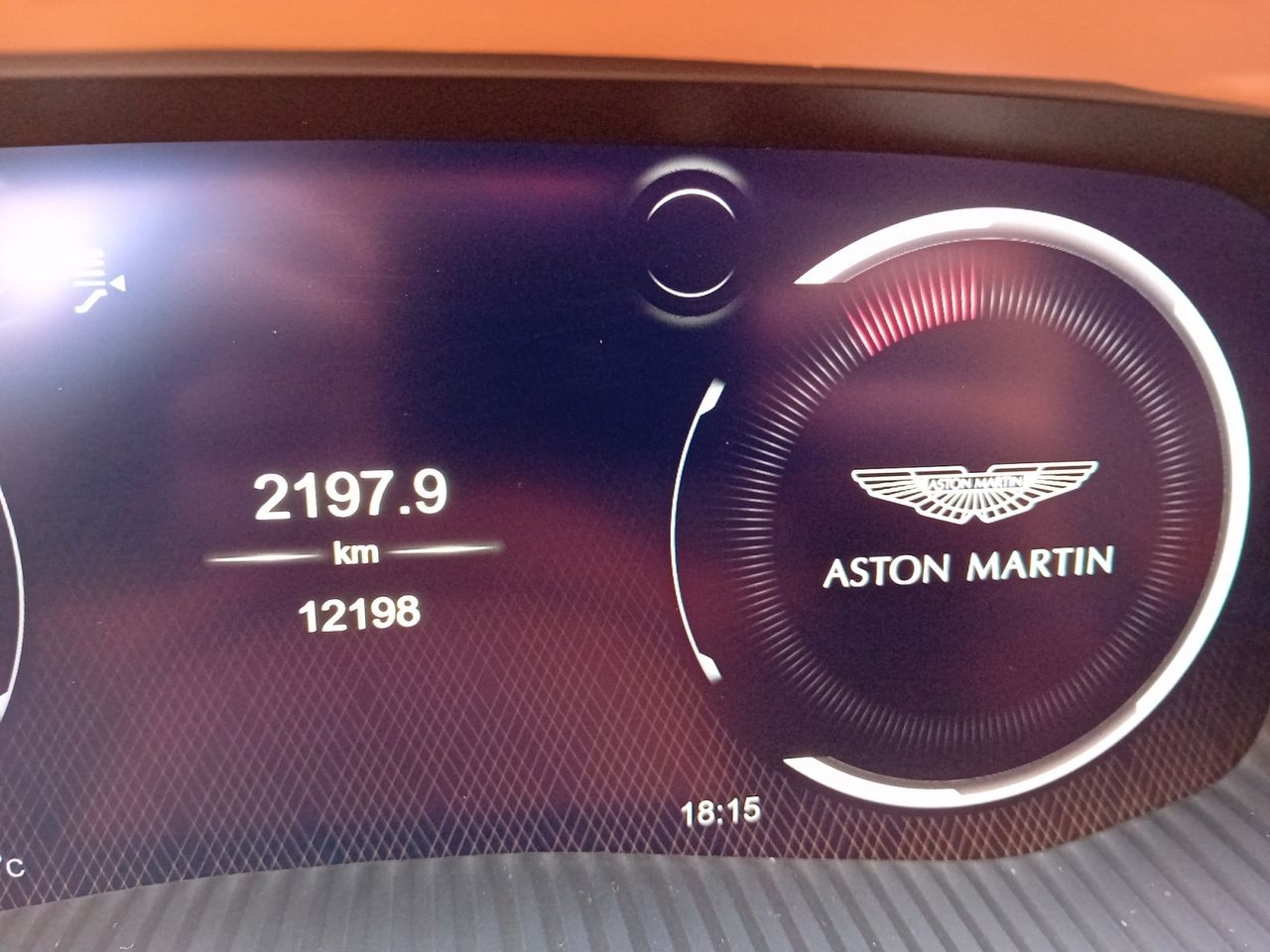 Foto Aston martin DBX 13
