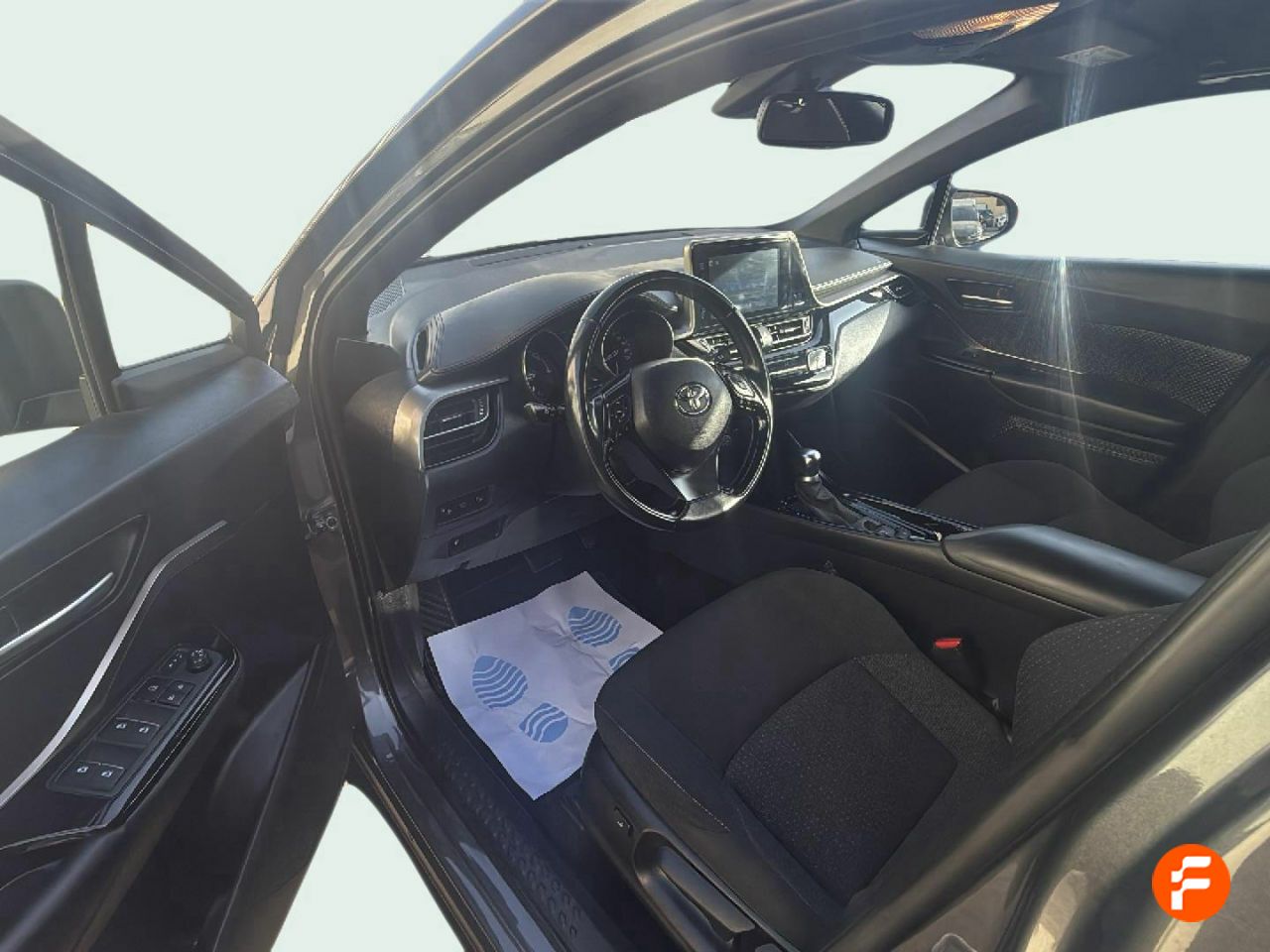 Foto Toyota C-HR 10