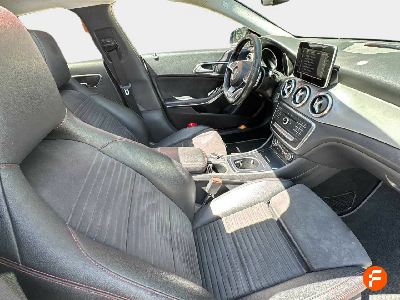 Foto Mercedes-Benz Clase CLA 14