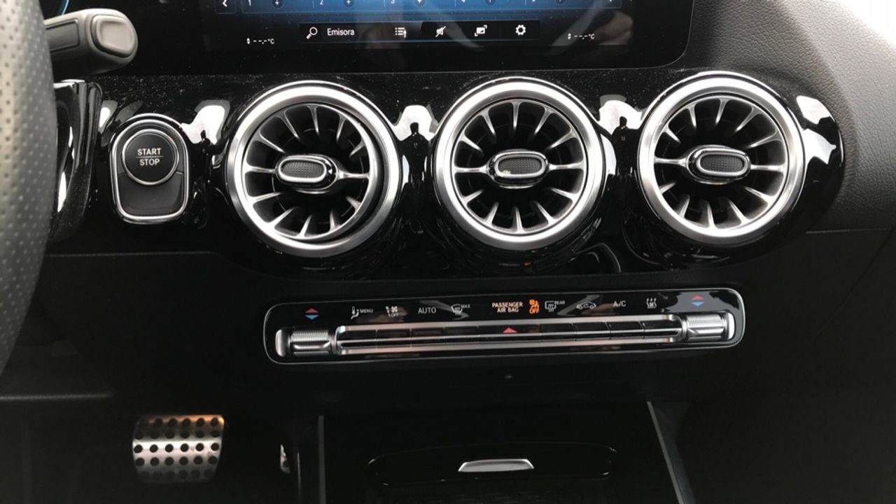 Foto Mercedes-Benz EQA 17