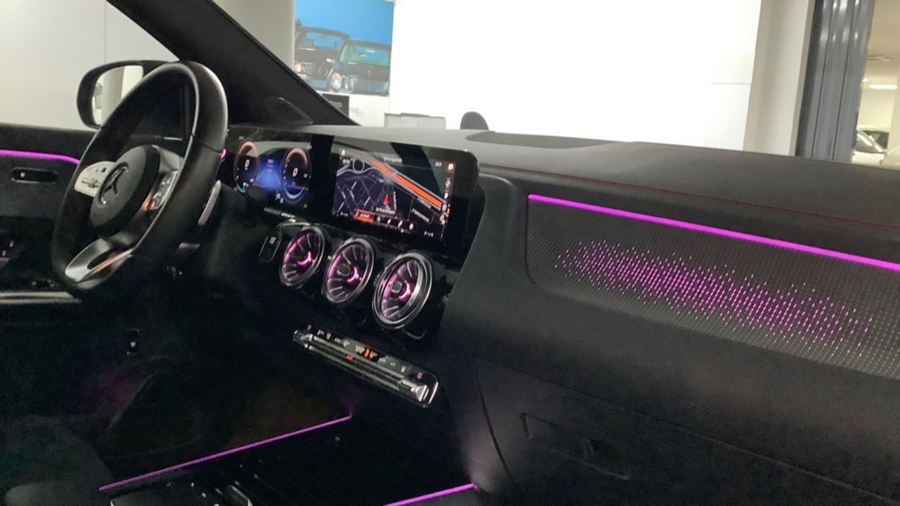 Foto Mercedes-Benz EQA 10