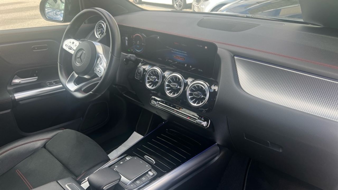 Foto Mercedes-Benz EQA 10
