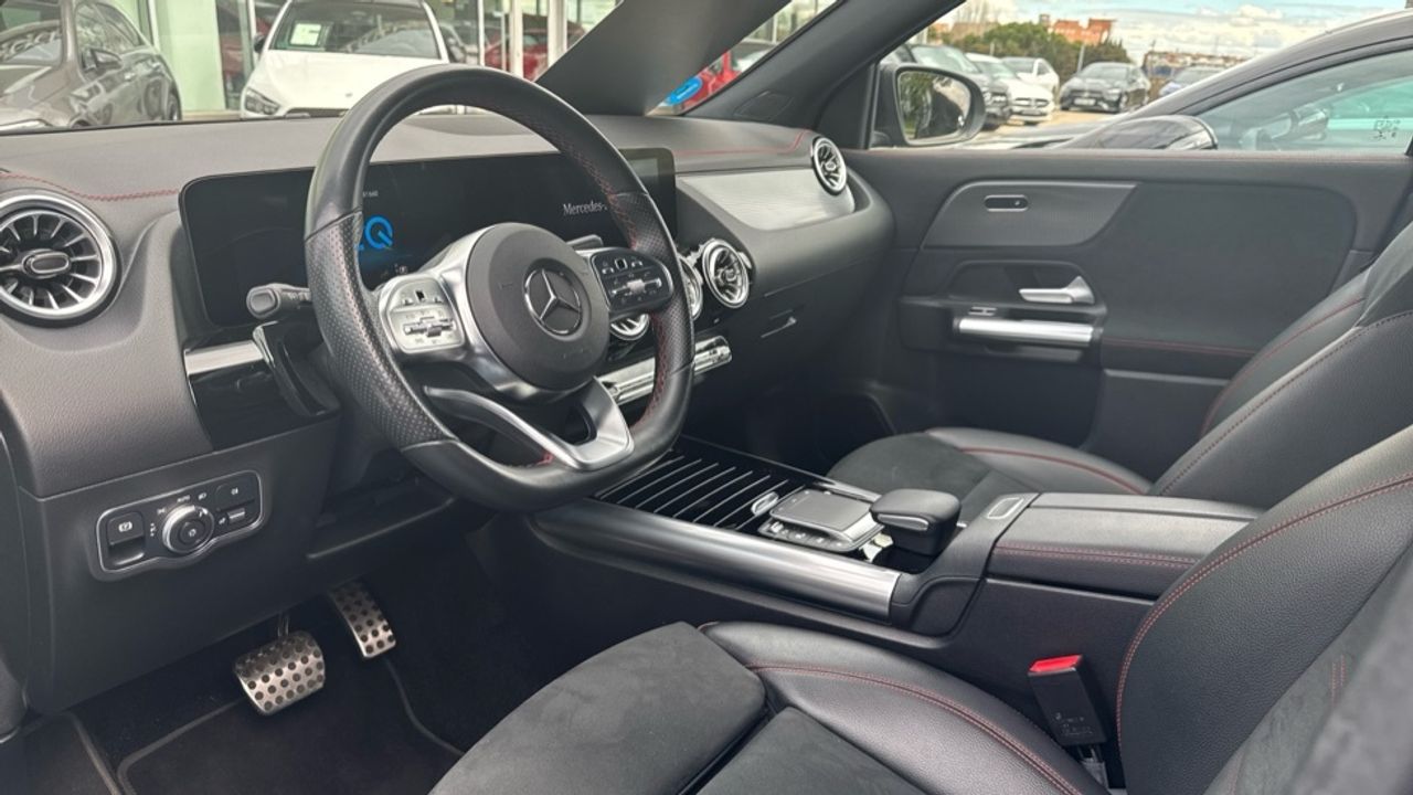 Foto Mercedes-Benz EQA 12