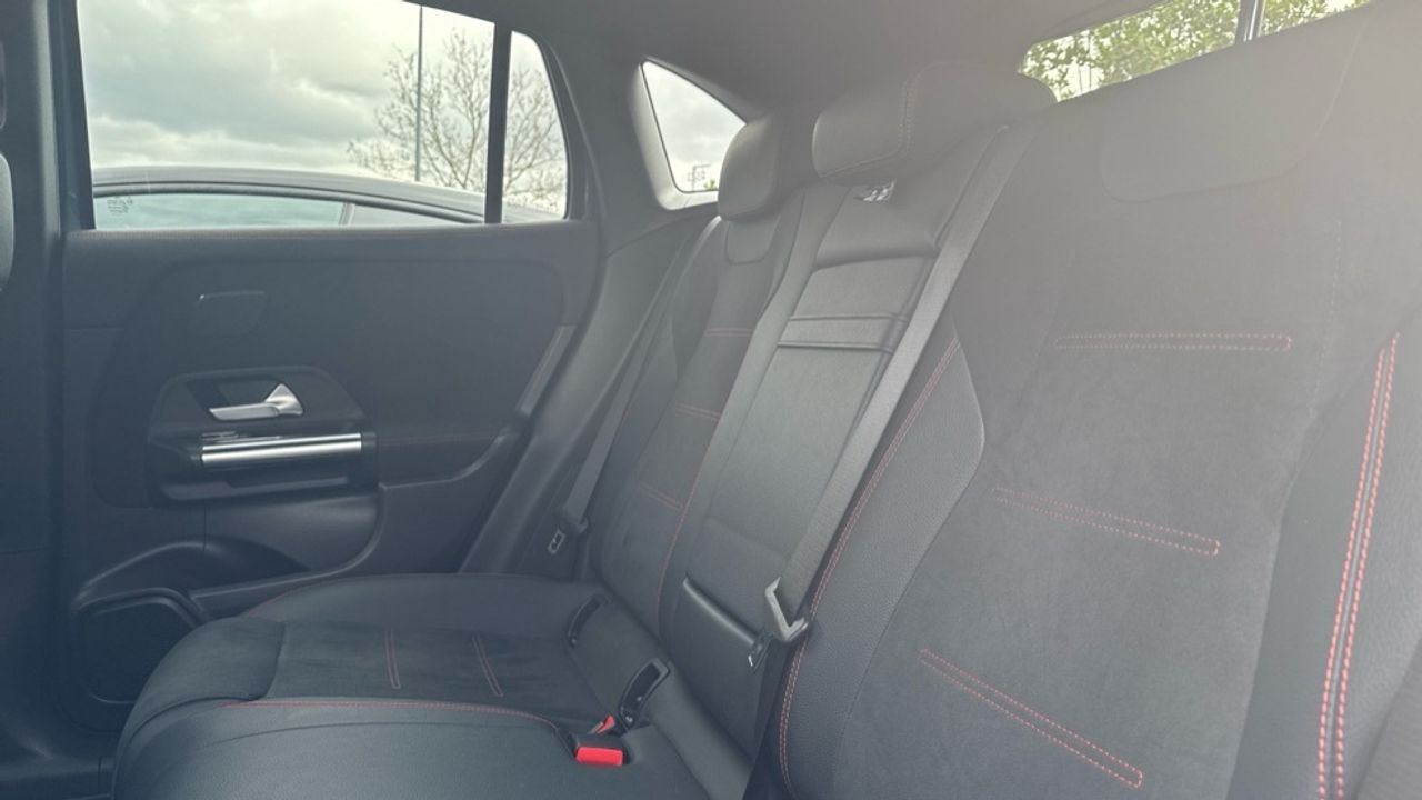 Foto Mercedes-Benz EQA 15