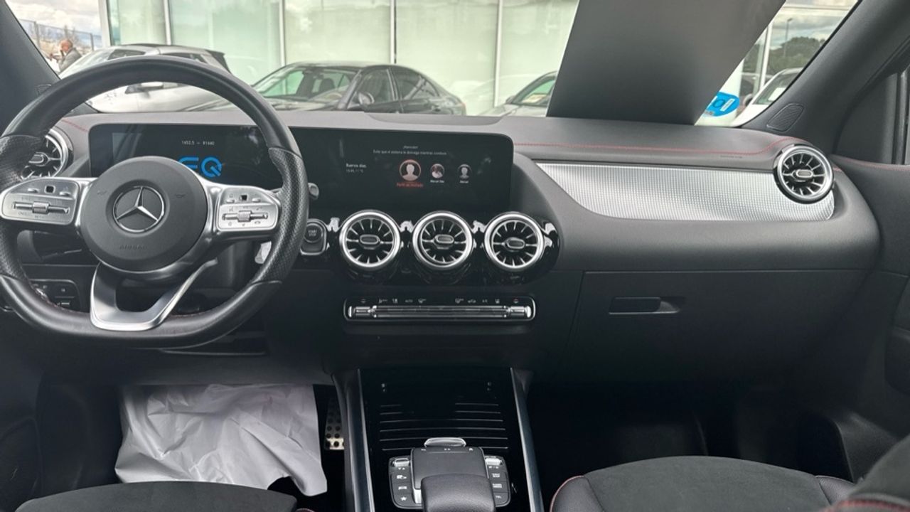 Foto Mercedes-Benz EQA 16