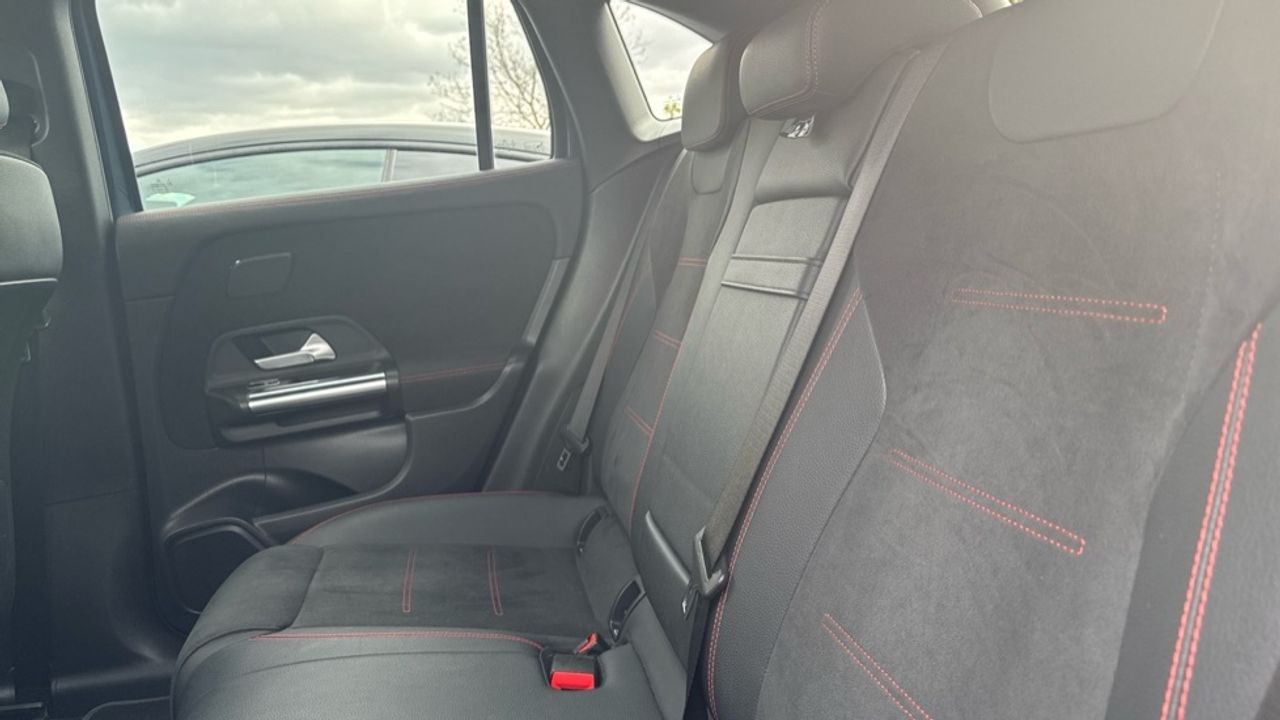 Foto Mercedes-Benz EQA 18