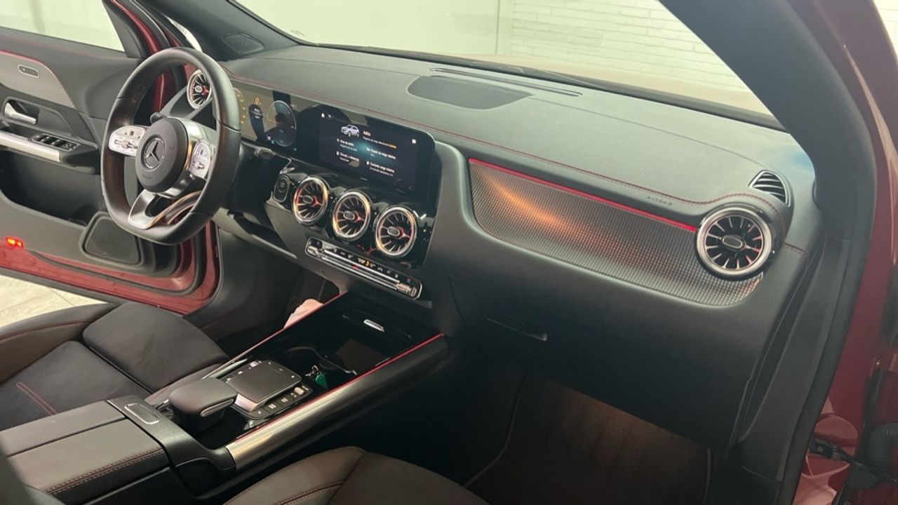 Foto Mercedes-Benz EQA 10