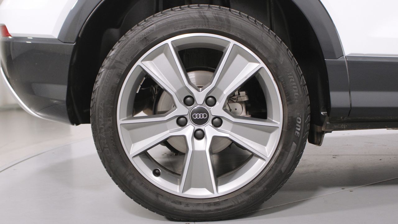 Foto Audi Q2 8