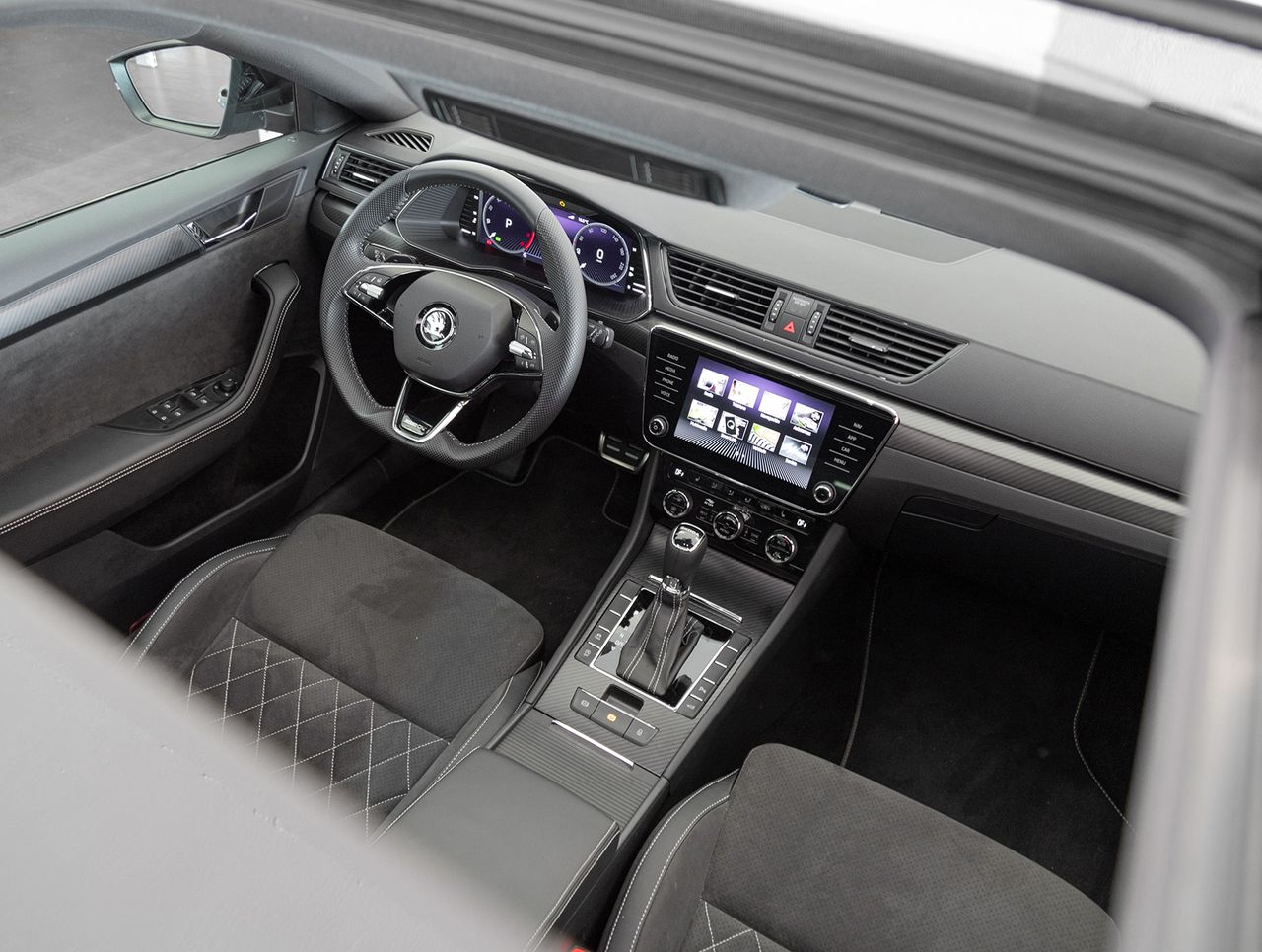 Foto Skoda Superb 16