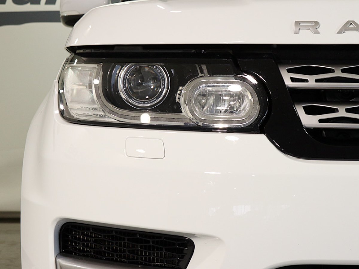 Foto Land-Rover Range Rover Sport 12