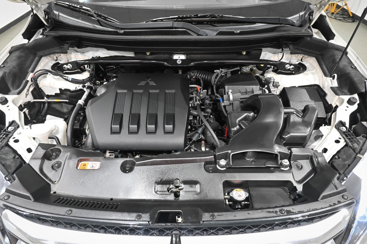 Foto Mitsubishi Eclipse Cross 7