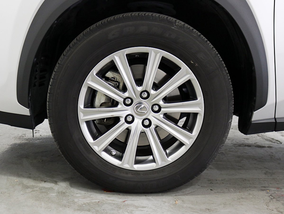 Foto Lexus NX 35