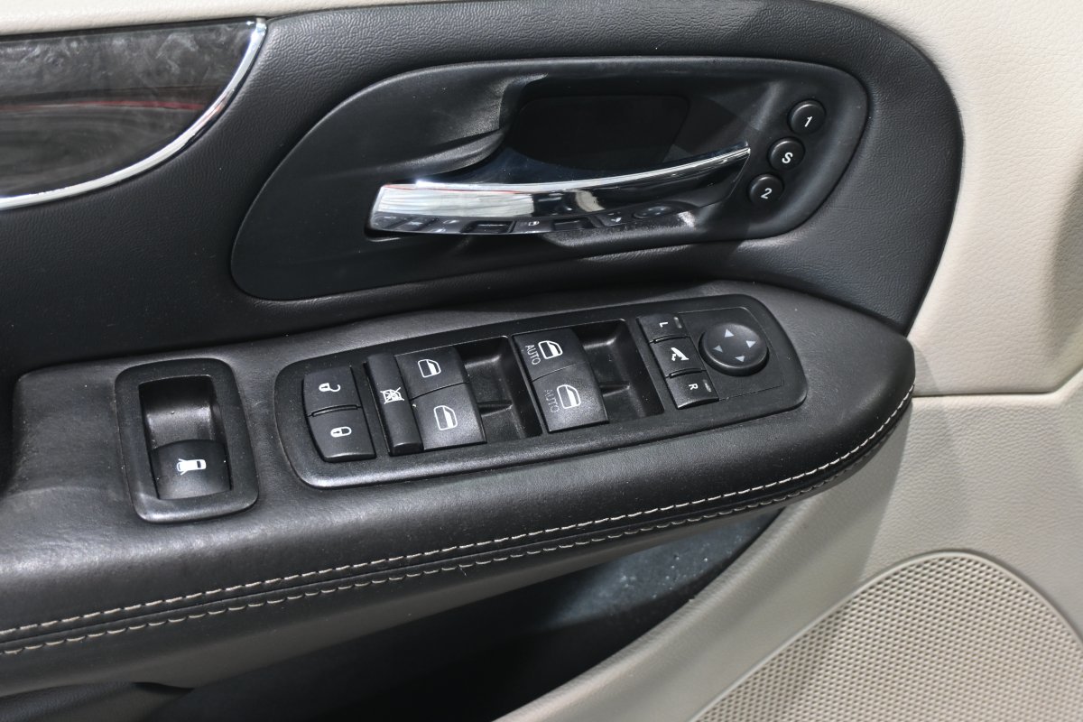 Foto Lancia Voyager 27