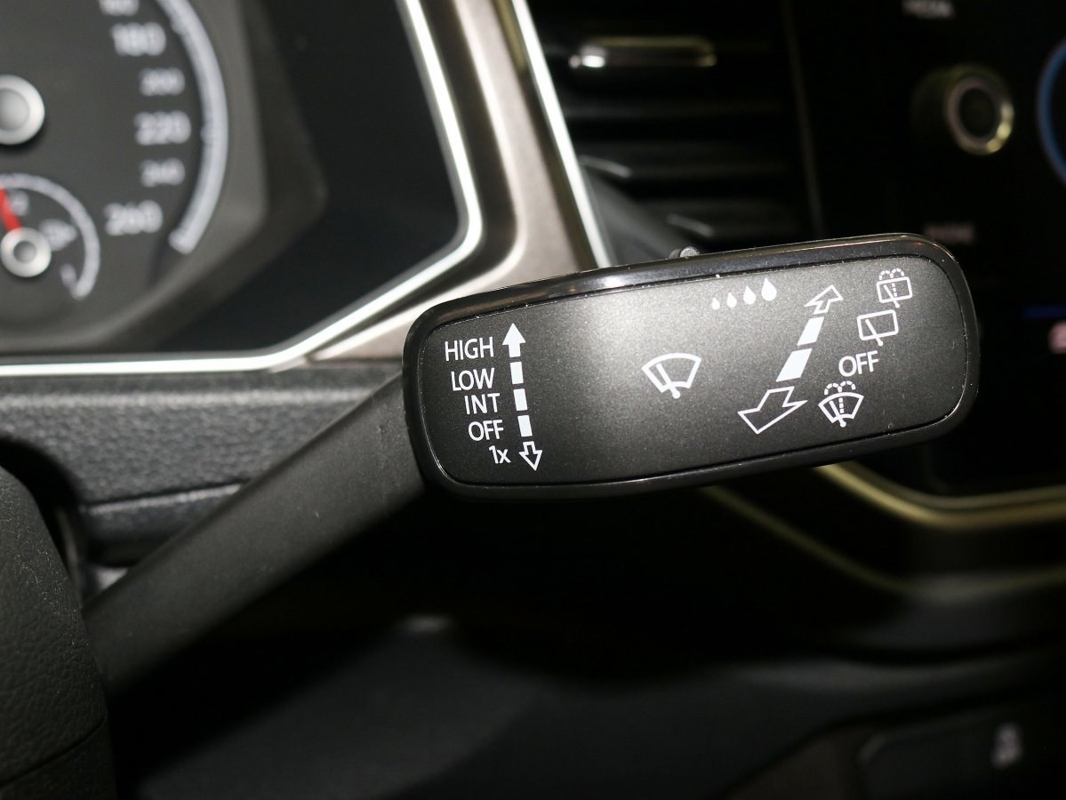 Foto Volkswagen T-Roc 19