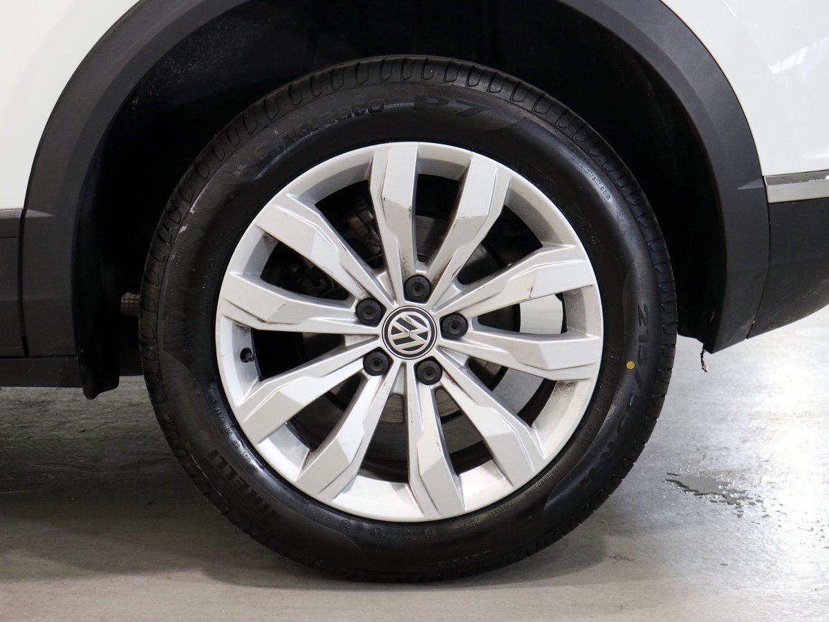 Foto Volkswagen T-Roc 23