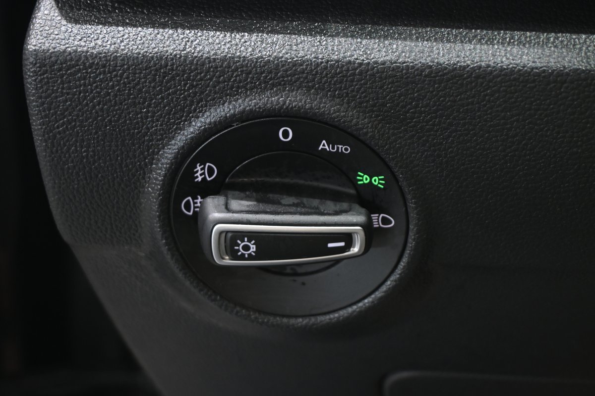 Foto Volkswagen T-Roc 25