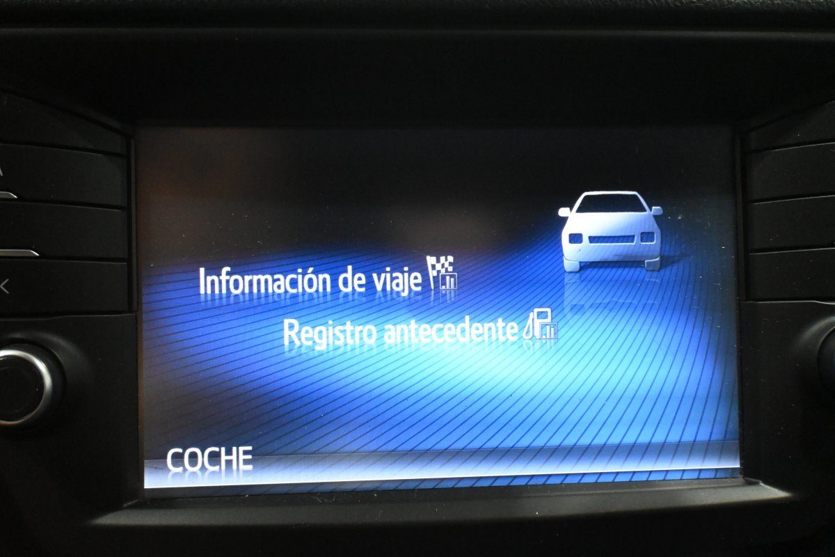 Foto Toyota Avensis 14