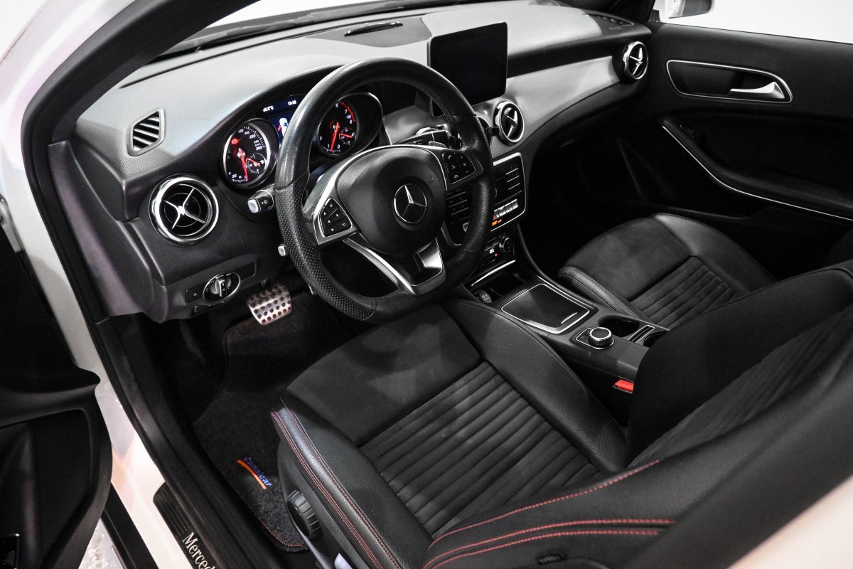 Foto Mercedes-Benz Clase GLA 13