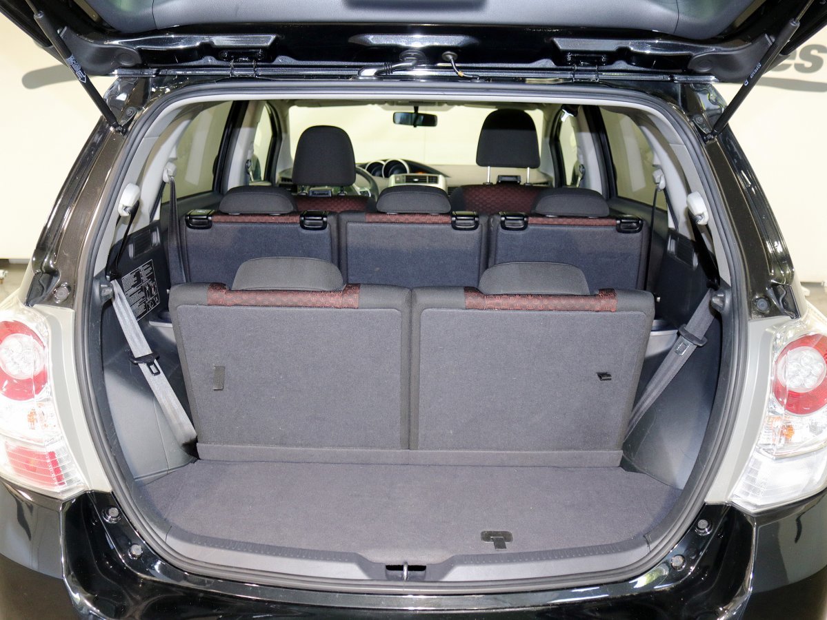 Foto Toyota Corolla Verso 9