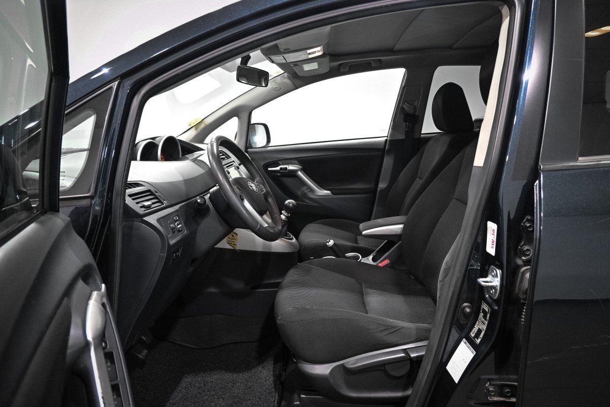 Foto Toyota Corolla Verso 8